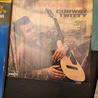 Lot of Record Albums Hank Williams, Ronnie Milsap,Conway Twitty, Carl Smith