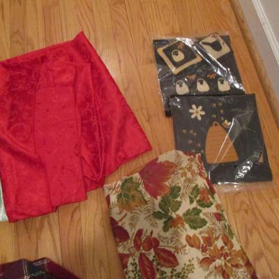 Vintage Tablecloths & Runners