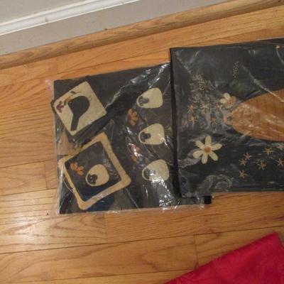 Vintage Tablecloths & Runners
