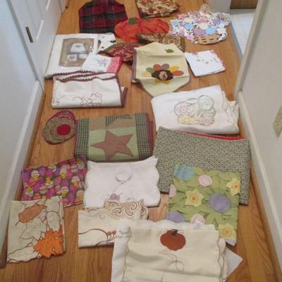 Vintage Tablecloths & Runners