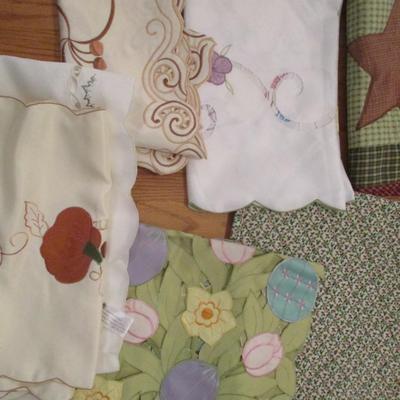 Vintage Tablecloths & Runners