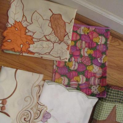 Vintage Tablecloths & Runners