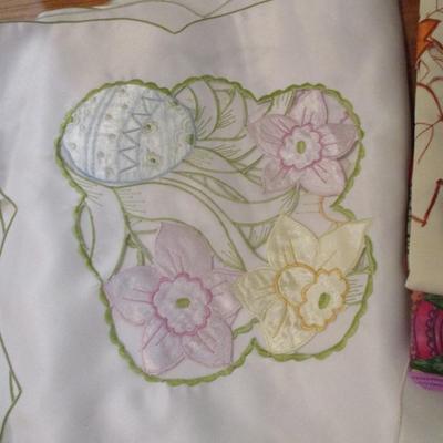 Vintage Tablecloths & Runners