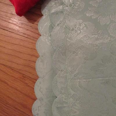 Vintage Tablecloths & Runners