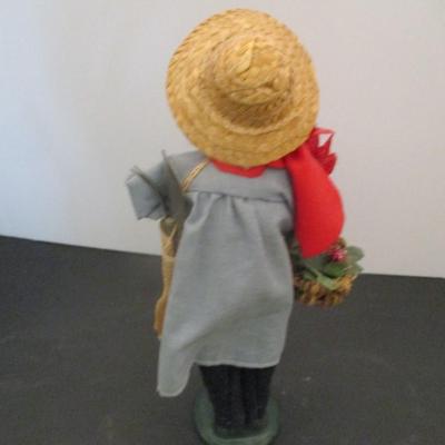 Byers' The Carolers Gardener Man