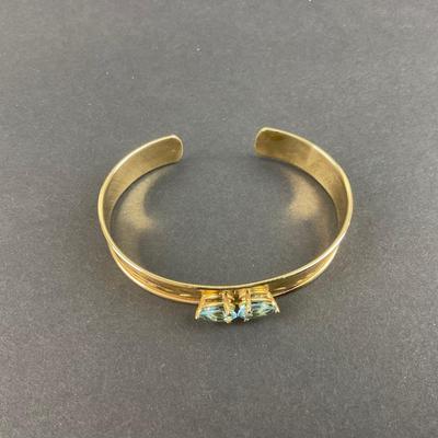 -79- JEWELRY | Blue Glass Stone & Gold Tone Bangle