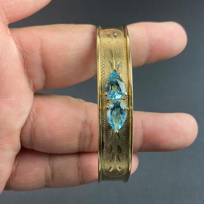 -79- JEWELRY | Blue Glass Stone & Gold Tone Bangle