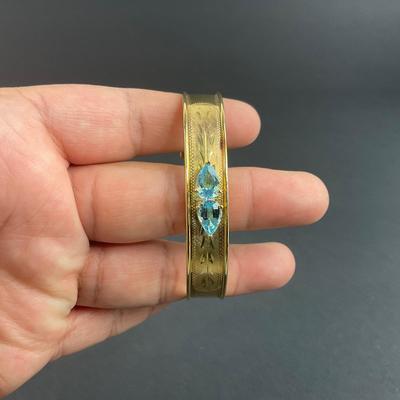 -79- JEWELRY | Blue Glass Stone & Gold Tone Bangle