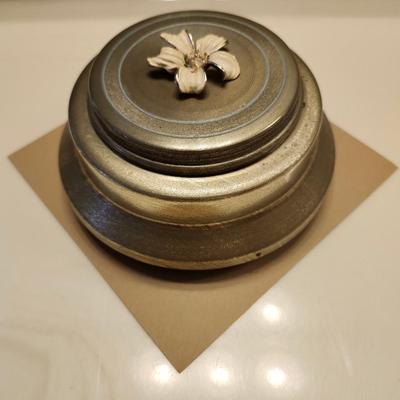Gold Metallic Vintage Powder Puff Music Box