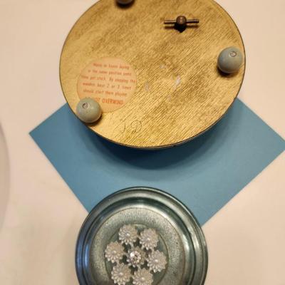 Teal Metallic Powder Puff Music Box