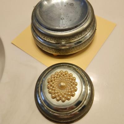 Pale Metallic Green Powder Puff Music Box