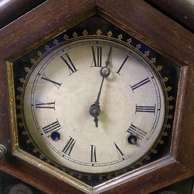 Antique New Haven & Jerome Parlor Kitchen Mantle Clock