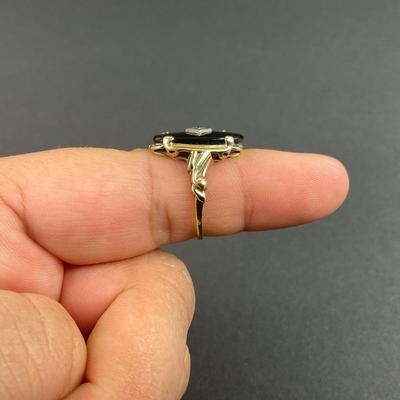 -87- GOLD | 10K Yellow Gold & Black Onyx Oval Ring WIth Diamond