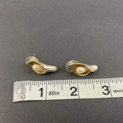 -94- COSTUME | Calla Lily Brooch & Earrings Set