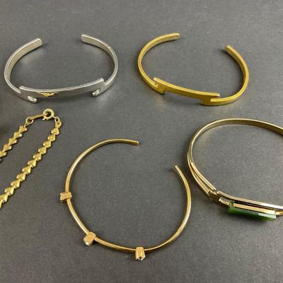 -99- COSTUME JEWELRY | Assortment Of Avon Bracelets
