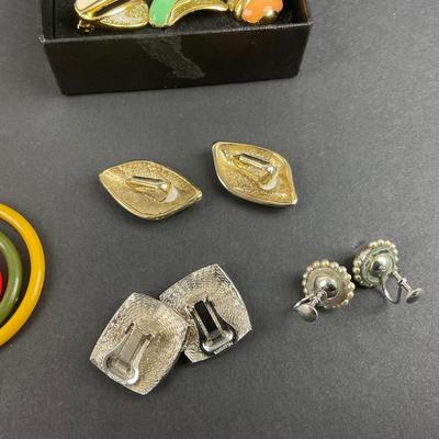 -102- COSTUME JEWELRY | Miscellaneous Assortment Of Clip Earrings