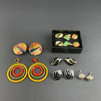-102- COSTUME JEWELRY | Miscellaneous Assortment Of Clip Earrings