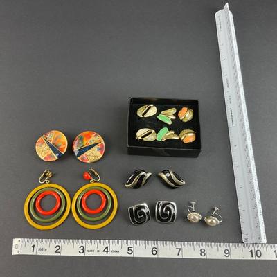 -102- COSTUME JEWELRY | Miscellaneous Assortment Of Clip Earrings