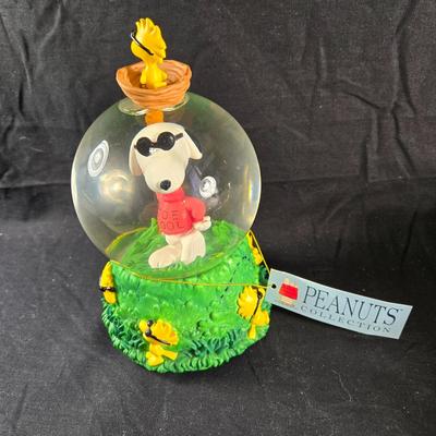 "Joe Cool" Snoopy Snow Globe Music Box