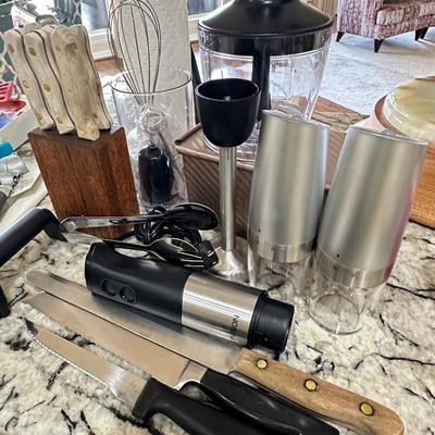 Kitchen Lot 11 -Hopvision Blender, Knives & more