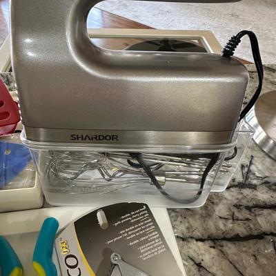 Kitchen Lot 12 -Hand Mixer, cutting board, utensils & more