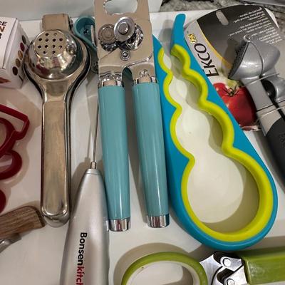 Kitchen Lot 12 -Hand Mixer, cutting board, utensils & more