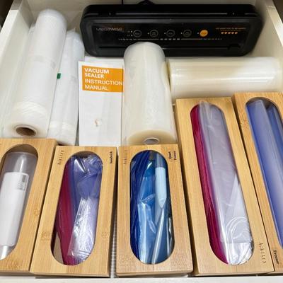 Kitchen Lot 15 - Bamboo organizers & Vacuum Sealer w/ bags