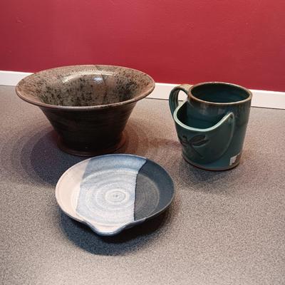 SIGNED TEA CUP, BOWL AND SMALLER SERVING DISH OR CANDLE HOLDER
