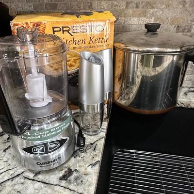 Kitchen lot 21 Revere Ware + Kitchen Kettle + Cuisinart 4 Cup Chop n Bowl