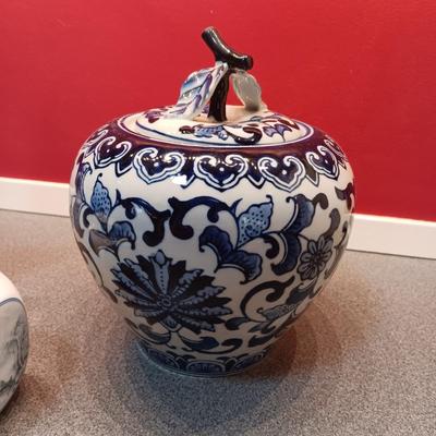 BLUE AND WHITE APPLE COOKIE JAR, GINGER JAR AND A CRUET