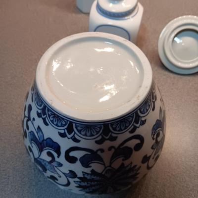 BLUE AND WHITE APPLE COOKIE JAR, GINGER JAR AND A CRUET