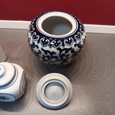 BLUE AND WHITE APPLE COOKIE JAR, GINGER JAR AND A CRUET