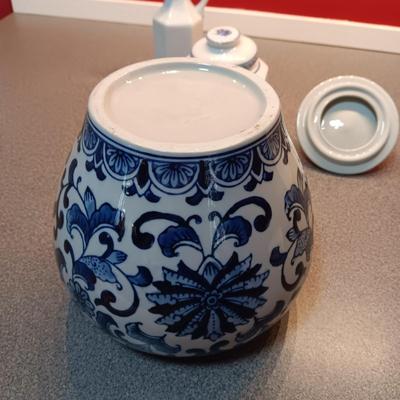 BLUE AND WHITE APPLE COOKIE JAR, GINGER JAR AND A CRUET