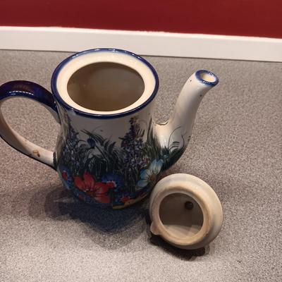 LORD NELSON POTTERY BUD VASE, KALICH TEAPOT AND CLAY VASE
