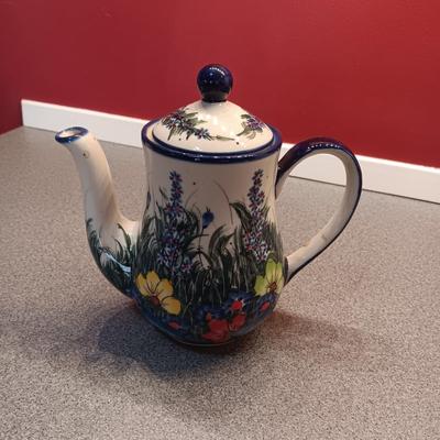 LORD NELSON POTTERY BUD VASE, KALICH TEAPOT AND CLAY VASE