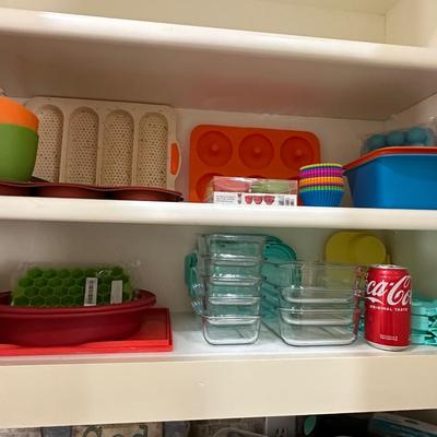 Kitchen lot 26 -Silicone Baking & Mixing + Glass with locking lids & more