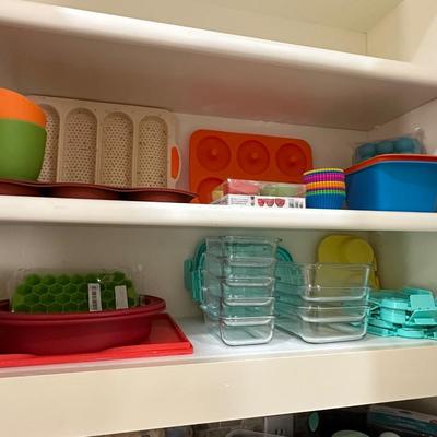 Kitchen lot 26 -Silicone Baking & Mixing + Glass with locking lids & more