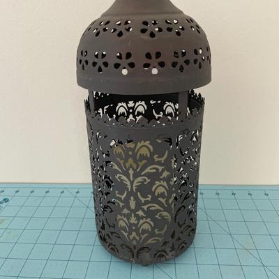 Metal candle holder