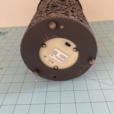 Metal candle holder