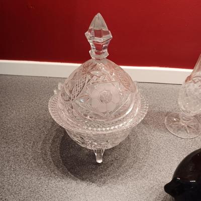 CRYSTAL CANDY DISH W/LID, CRYSTAL AND PORCELAIN VASES