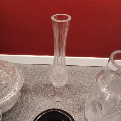 CRYSTAL CANDY DISH W/LID, CRYSTAL AND PORCELAIN VASES