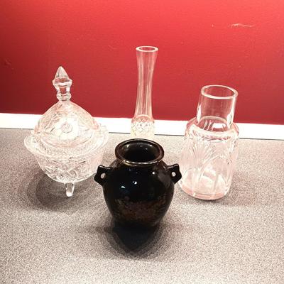 CRYSTAL CANDY DISH W/LID, CRYSTAL AND PORCELAIN VASES