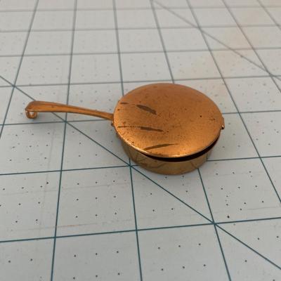 Miniature silent butler crumb catcher