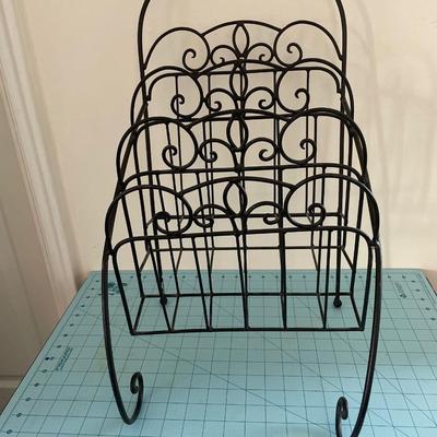 Metal magazine rack