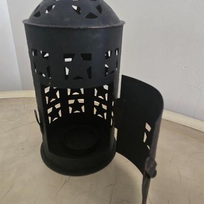 Metal candle holder