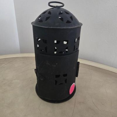 Metal candle holder
