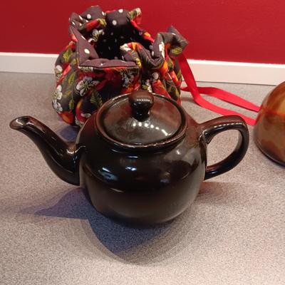 PORCELAIN TEAPOT WITH A WRAP, CLAY MUG AND PLATE PLUS MARBLED GLASS PITCHER