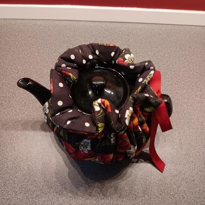 PORCELAIN TEAPOT WITH A WRAP, CLAY MUG AND PLATE PLUS MARBLED GLASS PITCHER