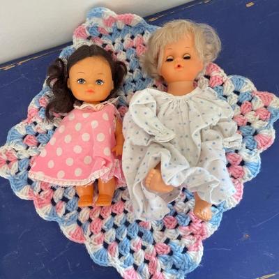 Sale Photo Thumbnail #411: 2 dolls with blanket