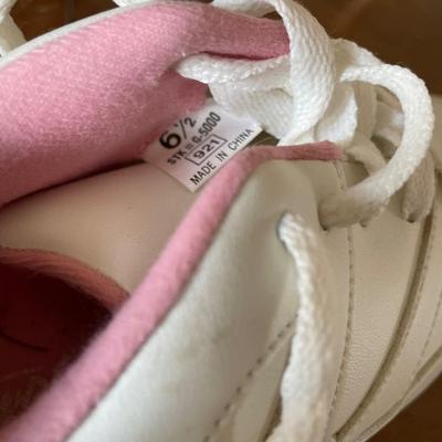 Women’s golf shoes